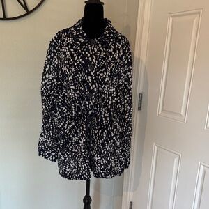 Simply Vera Vera Wang Navy and White light jacket